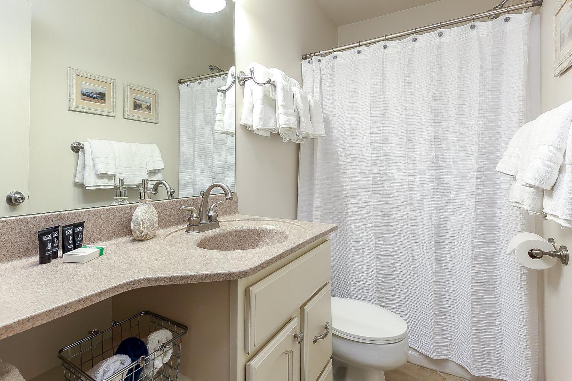 Beautiful 2 Bedroom Lakeside Condo At The Shores Traverse City Exterior photo