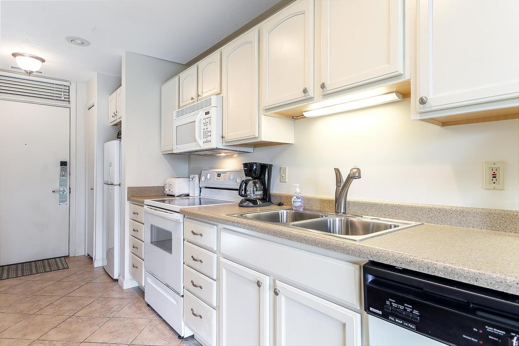 Beautiful 2 Bedroom Lakeside Condo At The Shores Traverse City Exterior photo