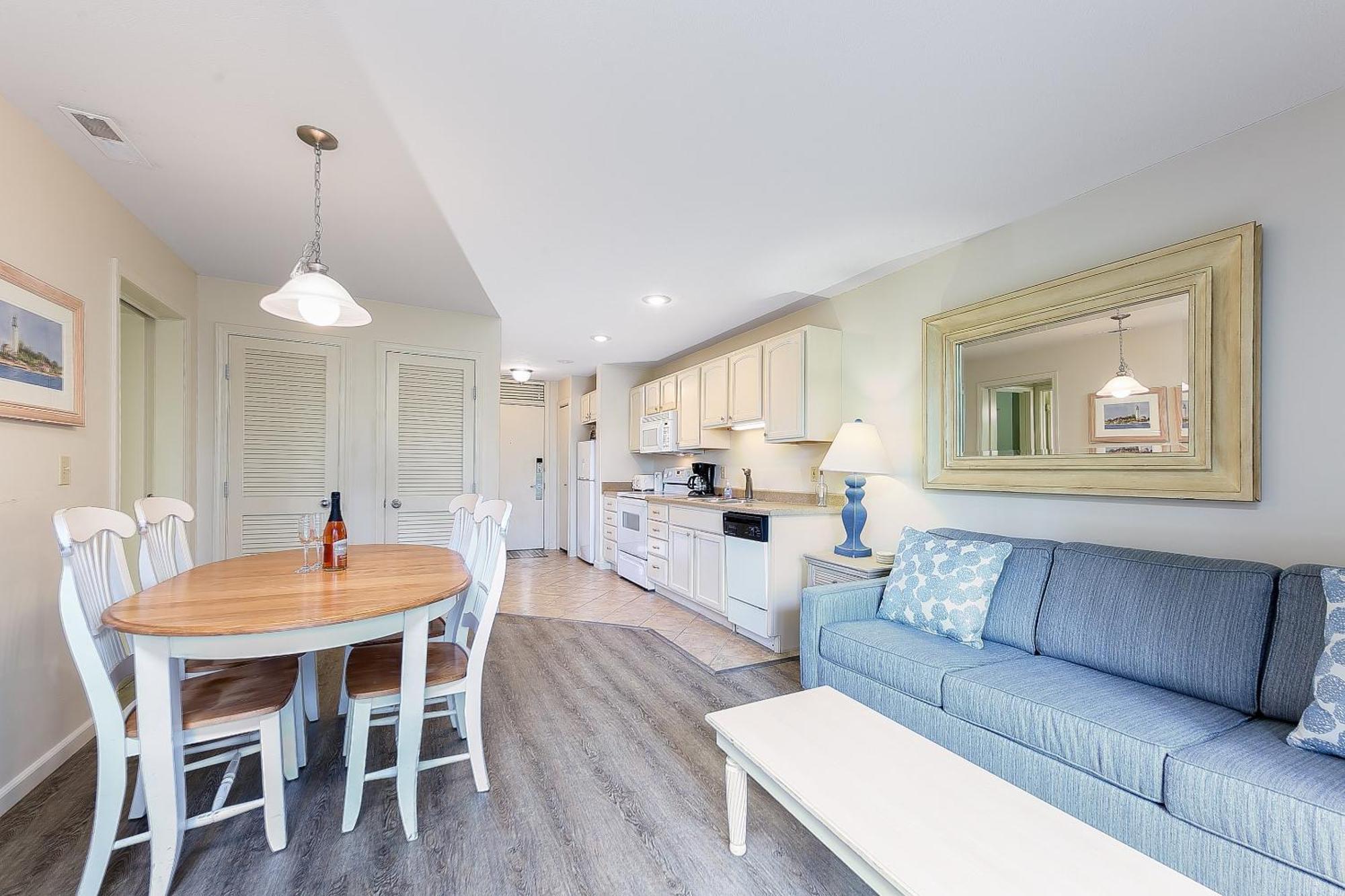 Beautiful 2 Bedroom Lakeside Condo At The Shores Traverse City Exterior photo